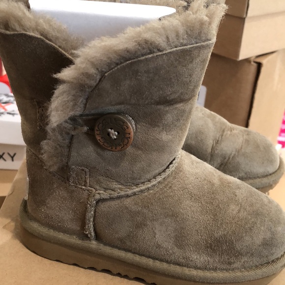 Uggs - Picture 7 of 9